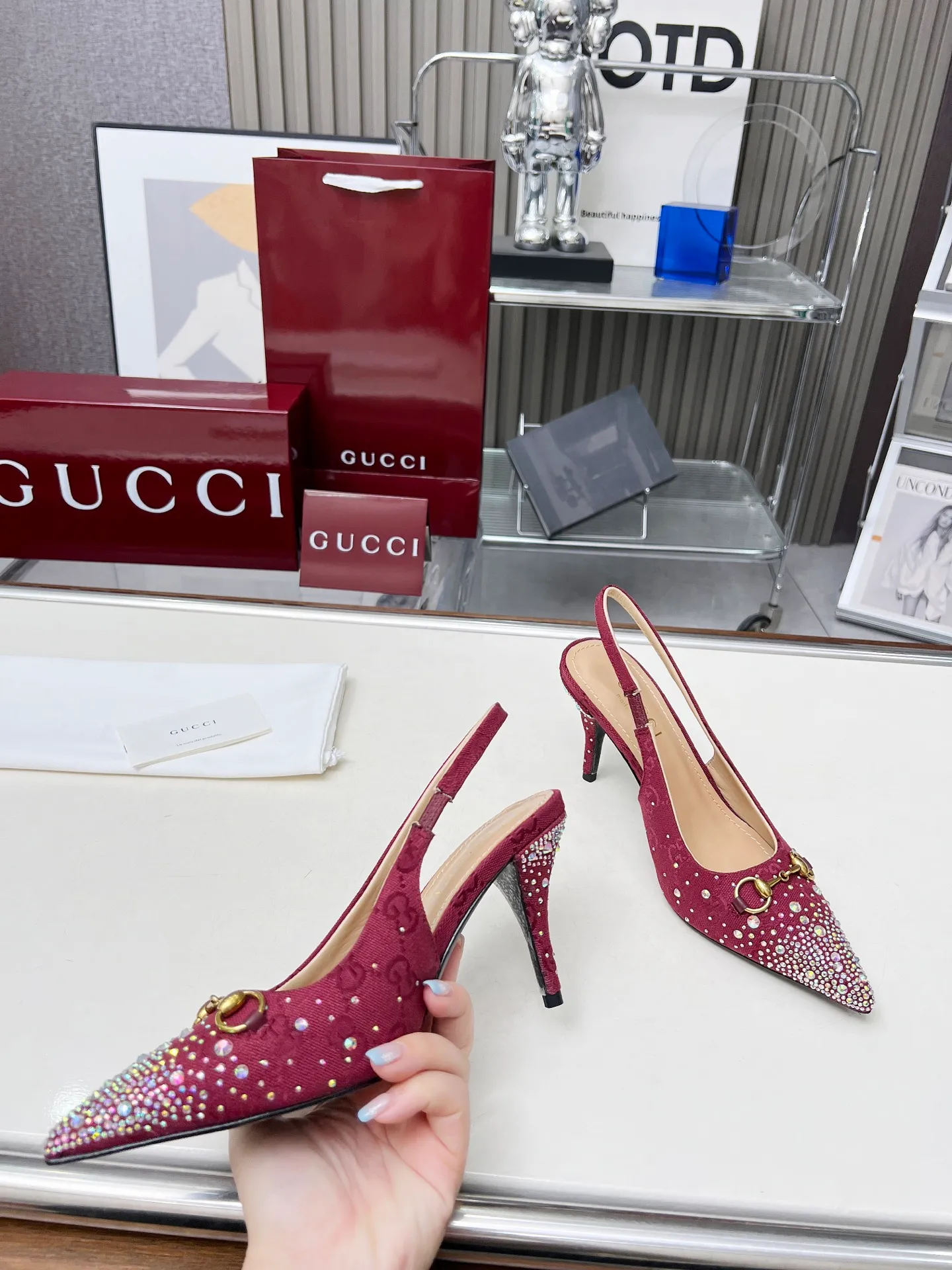 👟👟Ex-factory price 420👟👟 Genuine leather sole +40 Original quality gucci 2025 spring and summer new rhinestone high heels, top quality for sale, purchased authentic developed original hot-drilled process classic double G presbyopic surface, lining sheepskin with Italian original board material and craftsmanship are the same as the original! Code number: 35-42,